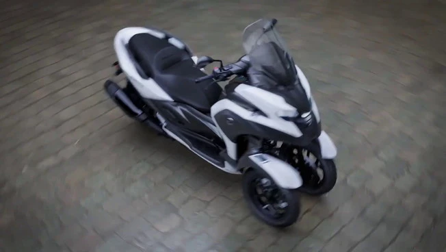 Yamaha Tricity 300, debutta l’airbag integrato
