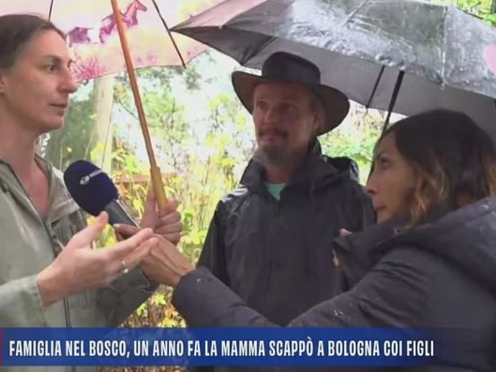 Famiglia nel bosco, la mamma: "Mia figlia mi dà pizzicotti", cosa significa questo gesto