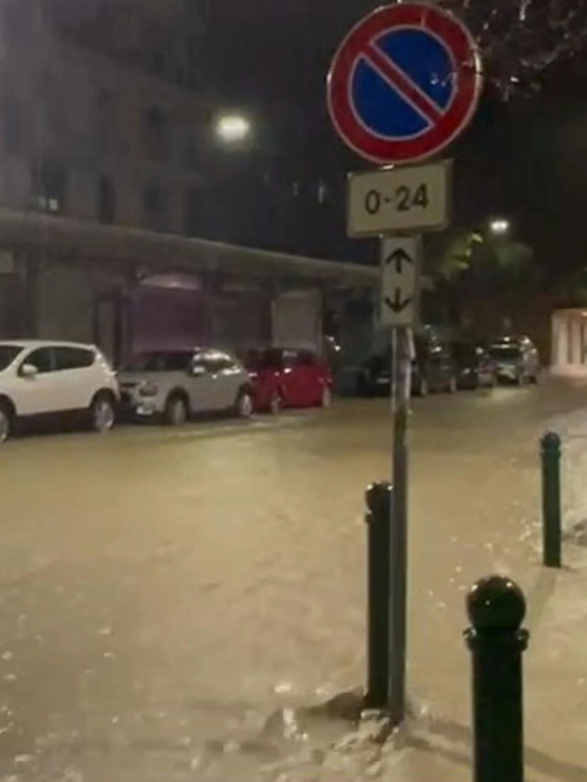 Bologna, scatta l'allerta rossa per maltempo: "Evacuare i piani terra dalle 22"