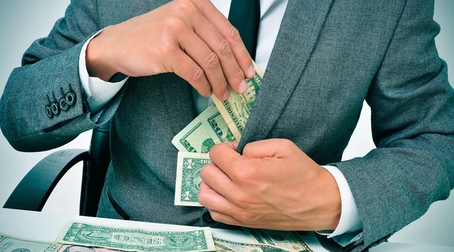 Banca, conto corrente chiuso oltre questo limite di deposito: risparmi in fumo, ecco chi rischia 