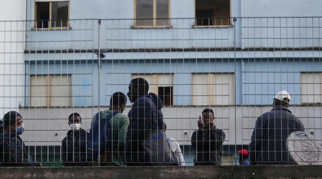 Coronavirus, rabbia del Pd per la caserma di Treviso: "246 su 281 migranti positivi, una vergogna nazionale"