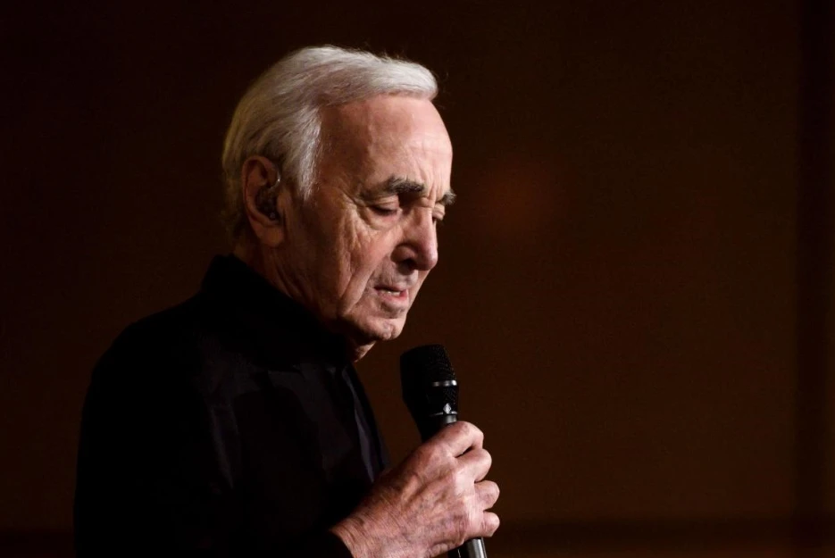 Charles Aznavour, il mito della musica morto a 94 anni