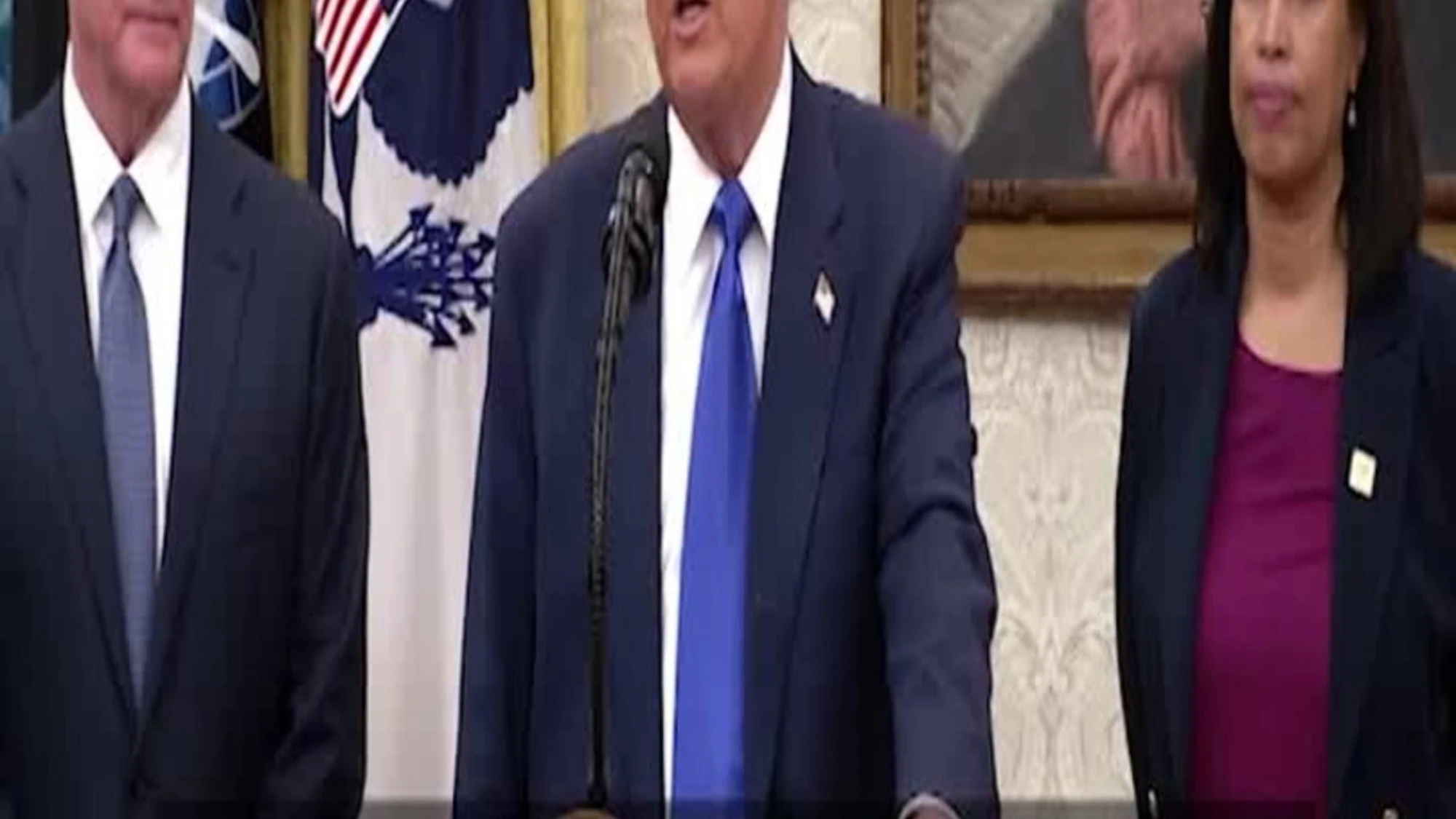 Usa, Trump: "Meme vestito da Papa? Era uno scherzo"