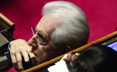 Mario Monti gela la Francia, poi elogia Meloni