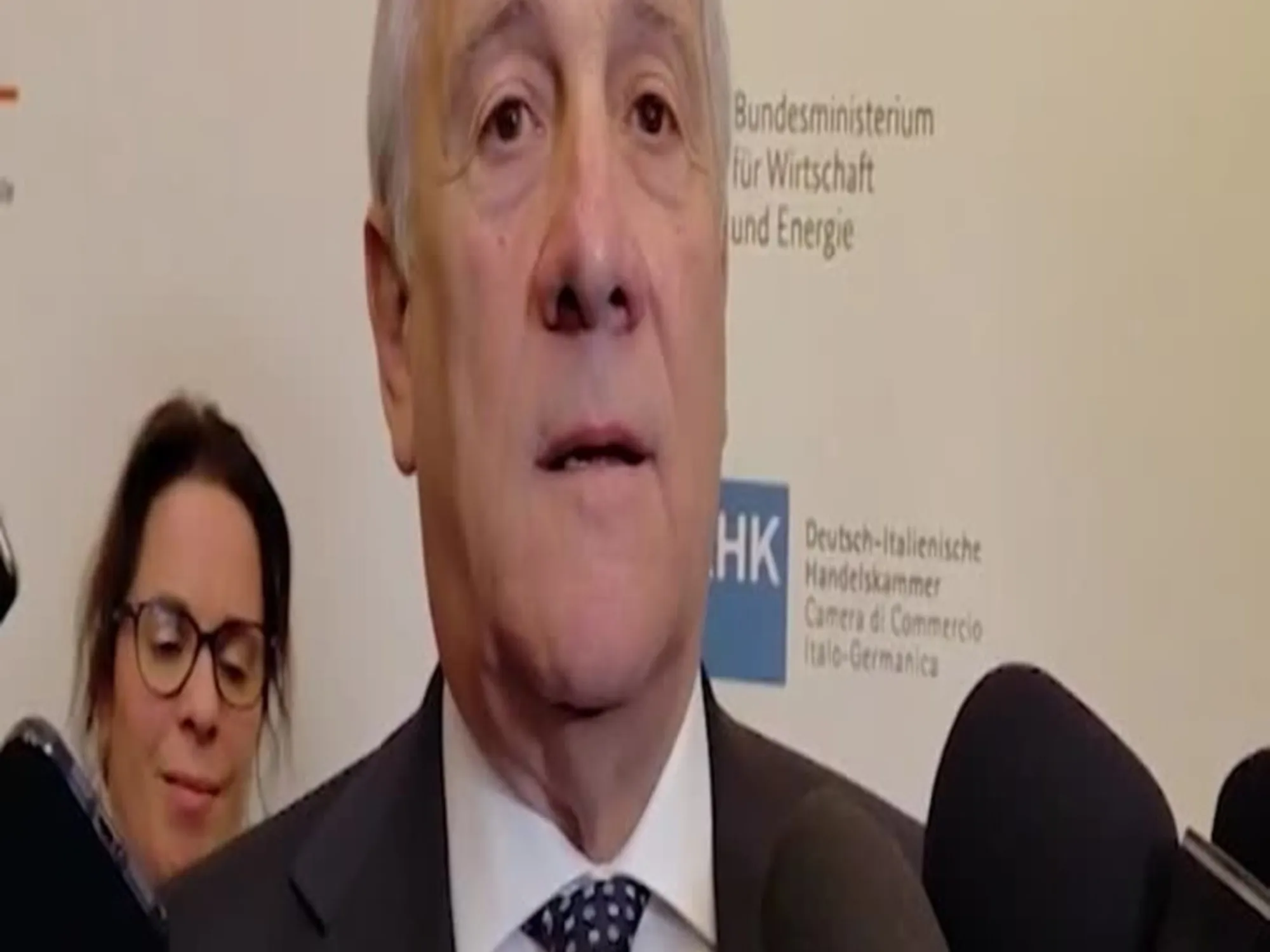Leggi l'articolo: "Soldi e pure soldati": Tajani picchia duro su Zelensky<span style="color: rgb(0, 0, 0); font-family: Arial, Helvetica, sans-serif; ">  </span>