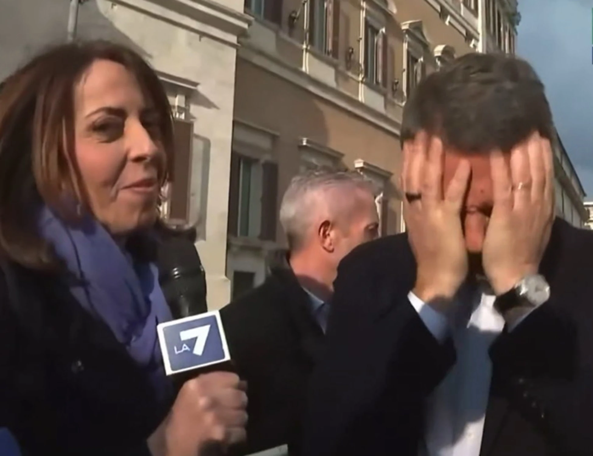 Referendum, speciale TgLa7: Renzi fa il galletto, Mentana lo impallina. "Il più grande esperto..."