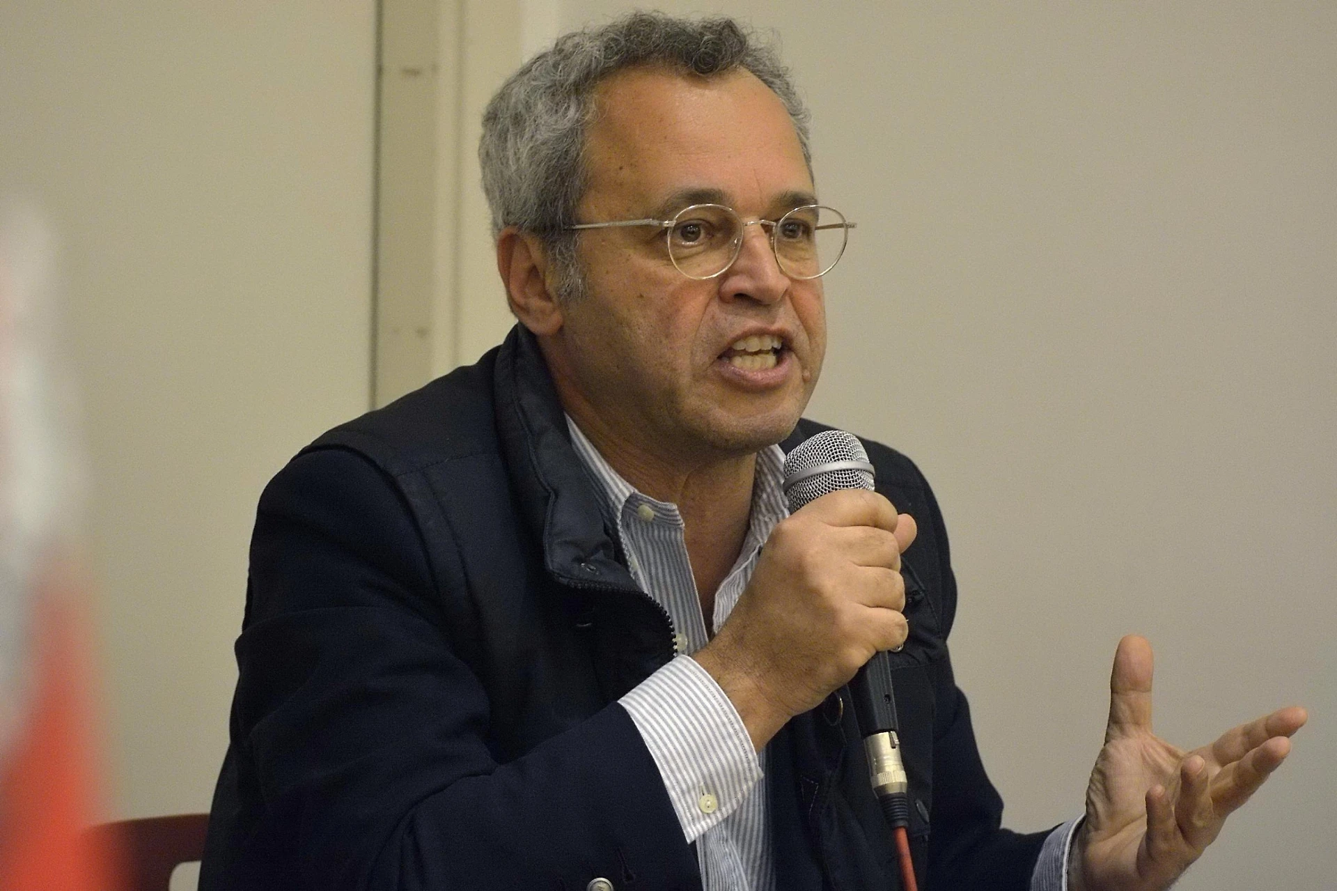 Enrico Mentana, la sfuriata contro il presidente dell&apos;Inter Jindong: &quot;Facci un prezzo, ci compriamo l&apos;Inter&quot;