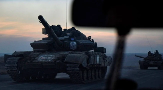 Ucraina, intelligence Usa: "Al massimo 48 ore all'attacco". Valdimir Putin muove i tank, si temono 5 milioni di profughi