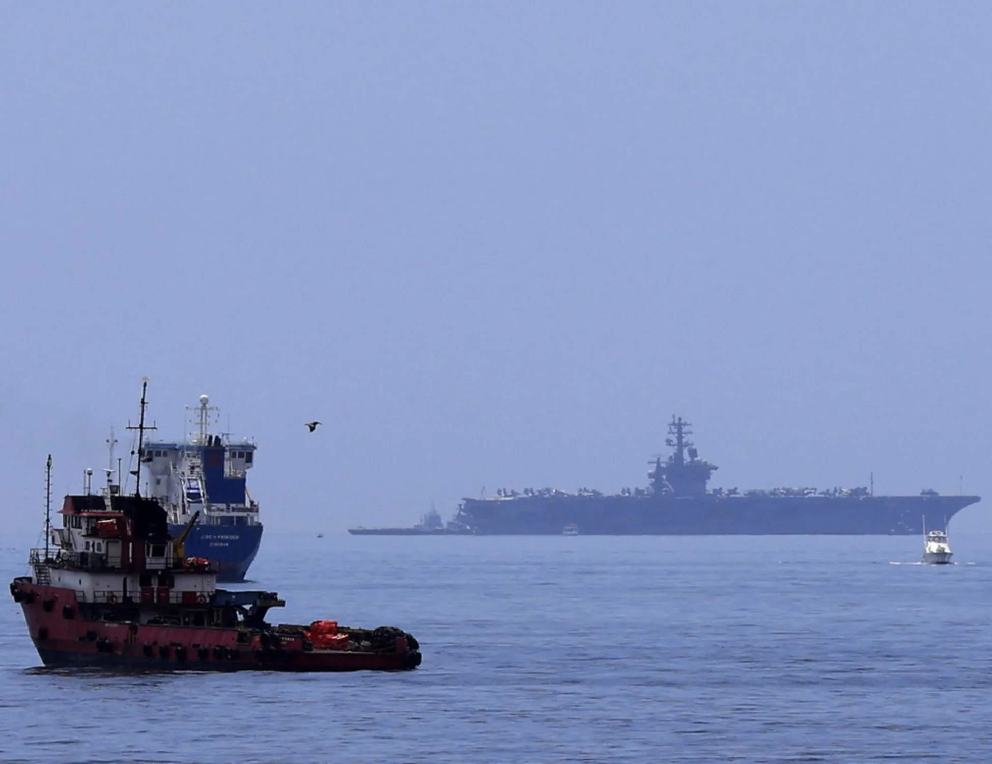 Leggi l'articolo: Arriva la portaerei nucleare Nimitz: Trump, assalto a Cuba