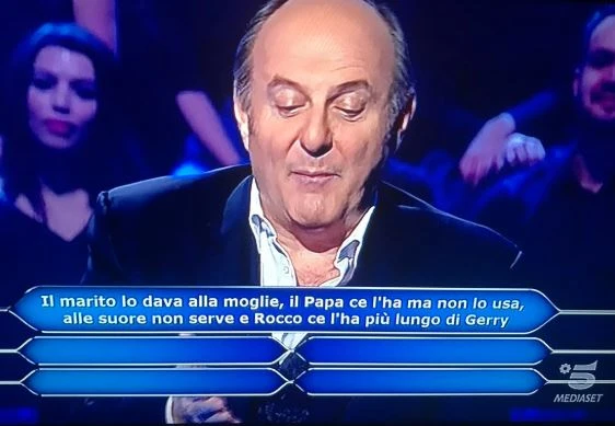 Chi vuol essere milionario, la domanda osè in diretta. Imbarazzo totale in studio, la reazione di Gerry Scotti