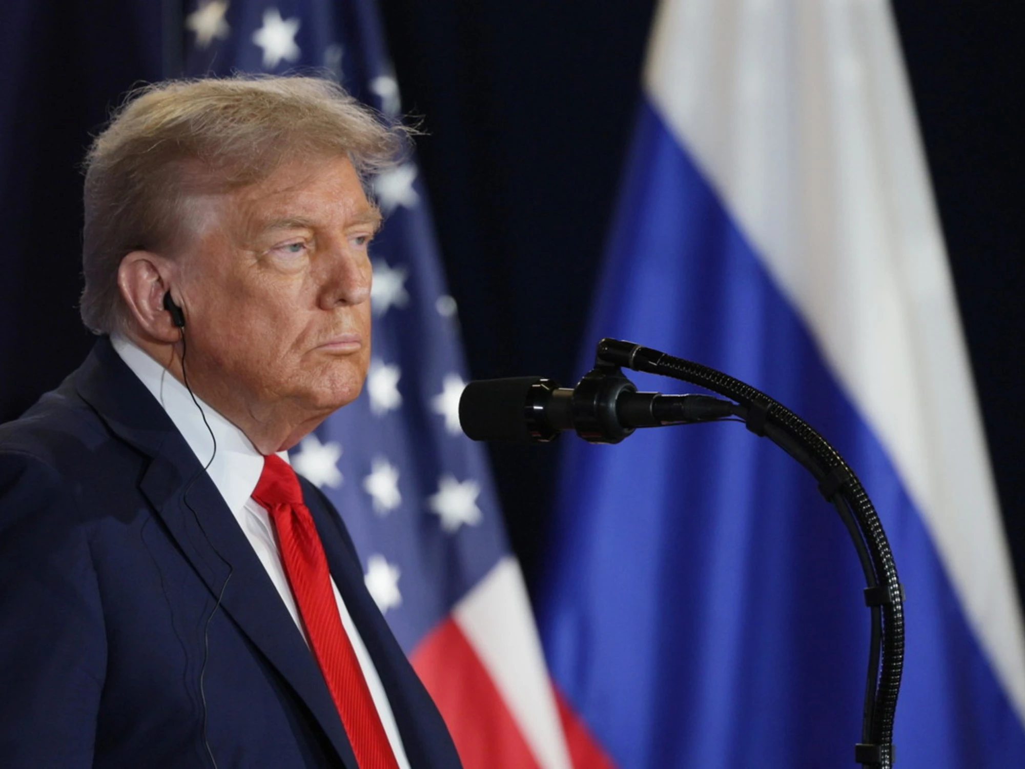 Trump "anticipa" il vertice con Zelensky: "Non riavrete la Crimea. E fuori dalla Nato"