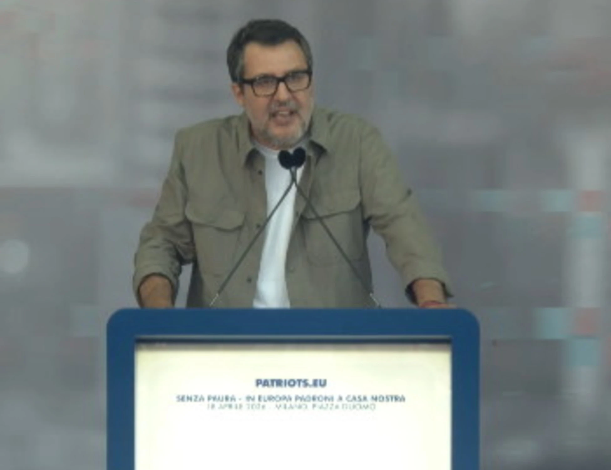 Lega e Patrioti, il messaggio di Salvini a Orban fa esplodere la piazza: "Continuiamo insieme"