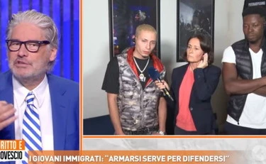 https://media.liberoquotidiano.it/e0yxRI-2uQSoj4TCw5wlY-mv7LA1eI_OBDS_IvTghgI/width:800/quality:90/aW1hZ2VzLzIwMjUvMDkvMTkvMDgxNTA5NDUzLTJkMTRmZjBhLTllMDktNDMxMS04NjU3LWY1YTEwYzA1MTU3NS5qcGc.webp