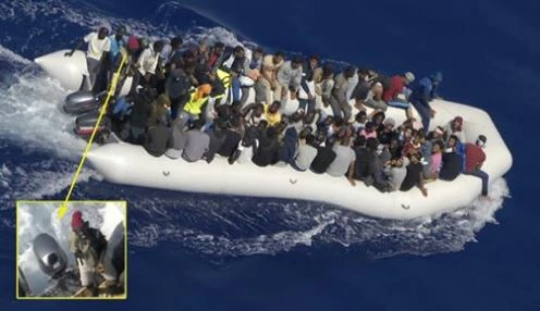 Matteo Salvini esulta: "Intercettato gommone con 60 migranti, stavolta è andata male". Toh, chi c'era a bordo