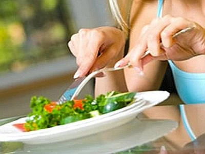 La crisi stringe la cinghia dei pantaloni e gli italiani si ritrovano più magri