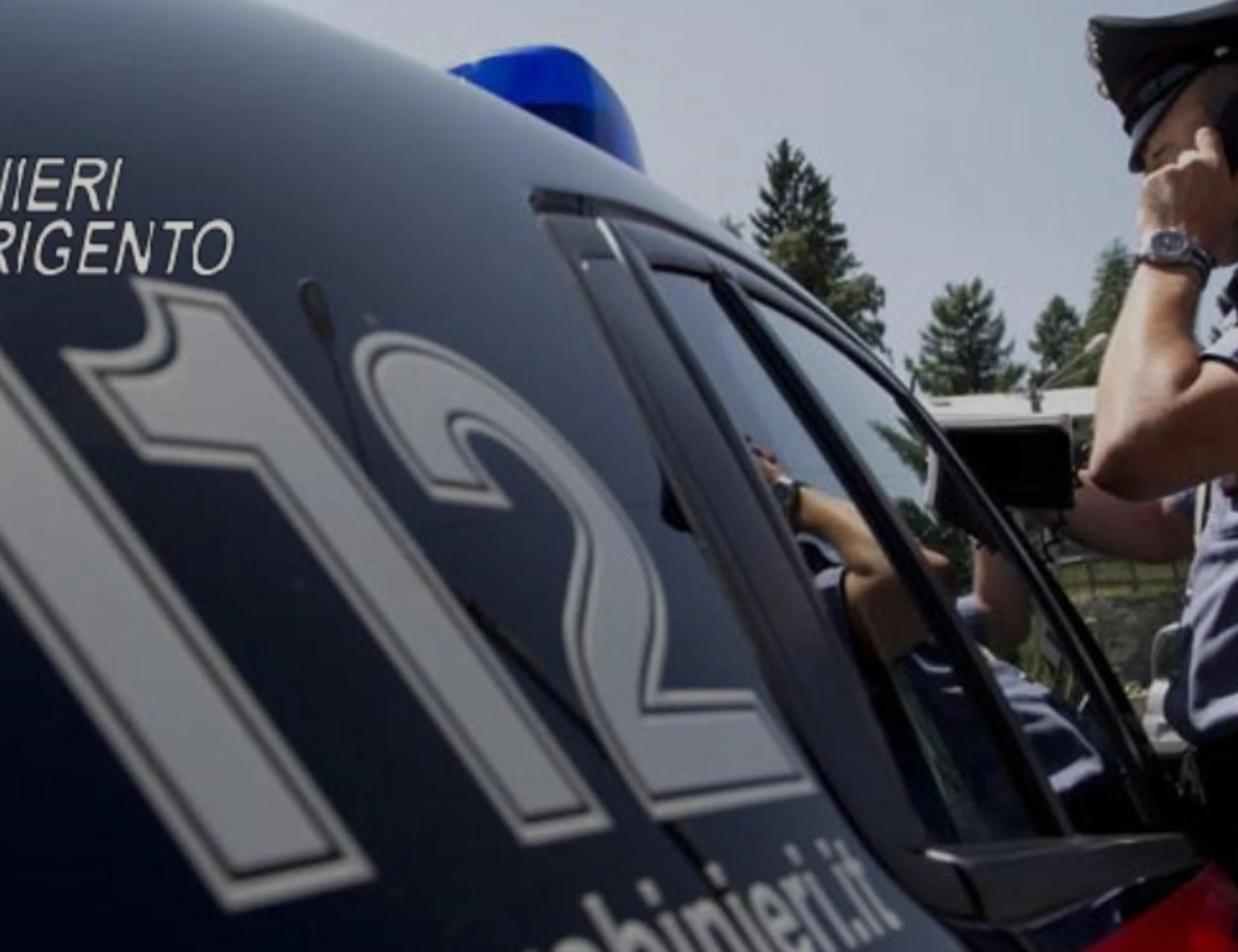 Naro, sgozza un cane in strada: voleva mangiarselo