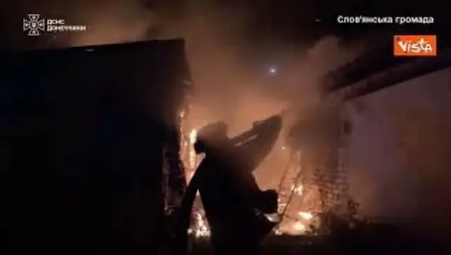 Leggi l'articolo: Nuovi raid russi su Donetsk, 4 feriti a Sloviansk, le immagini dei soccorsi
