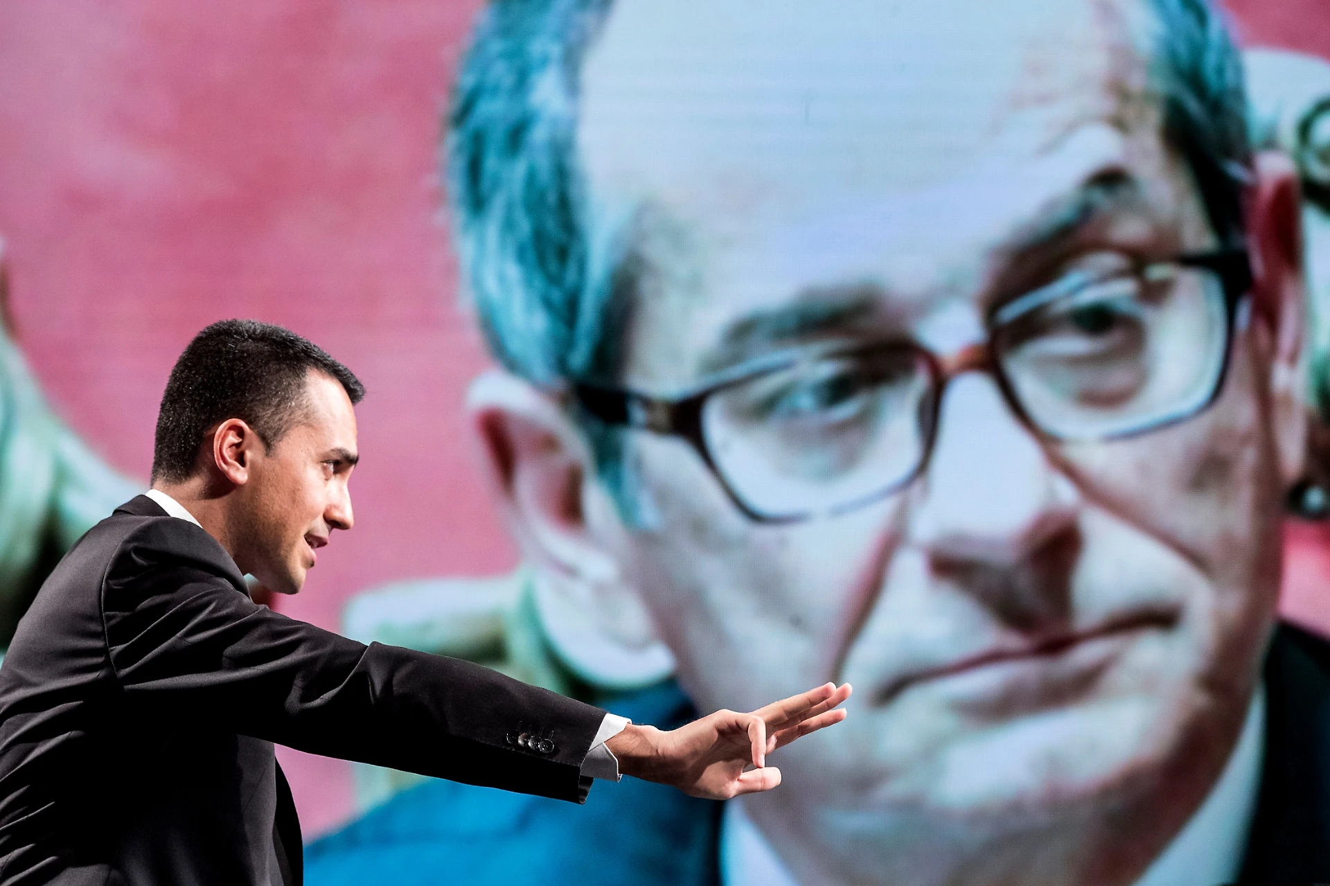 Luigi Di Maio, lo sfogo brutale contro il ministro Tria: "Non hanno capito, così va a casa"