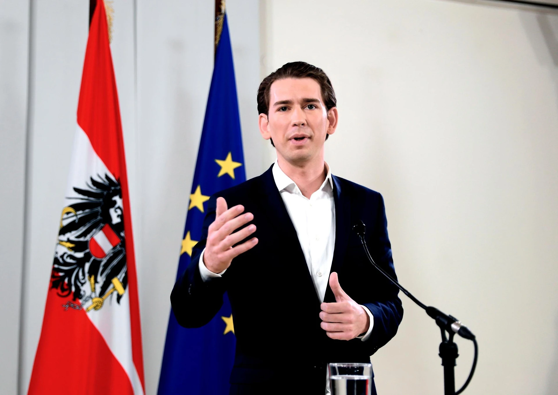 Immigrazione, Sebastian Kurz avverte l'Europa: "Non dovete imporceli, sennò spacchiamo l'Europa"