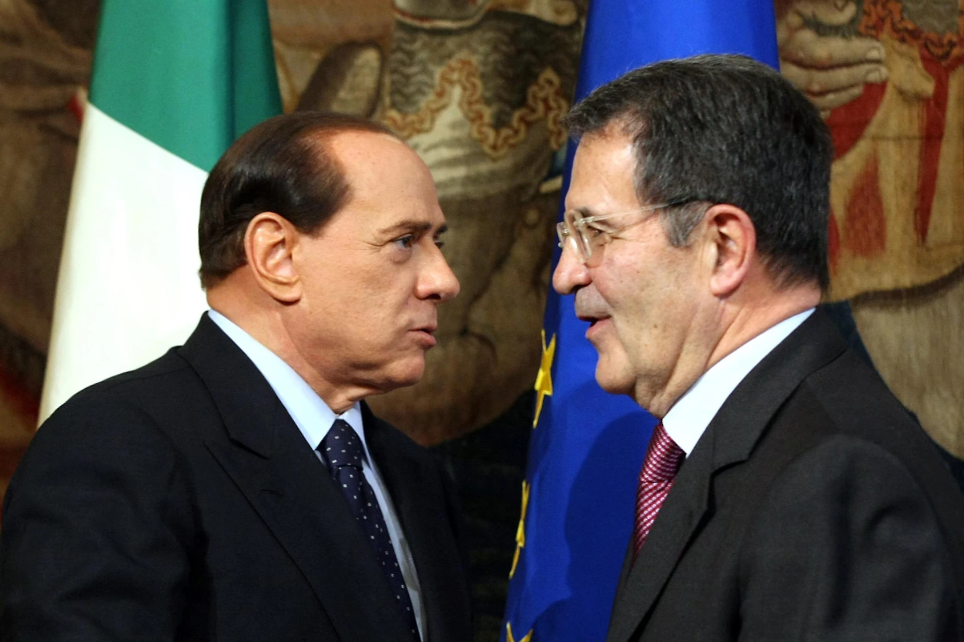 Berlusconi da godere, brutalizza Prodi: "Come ha ridotto gli italiani il suo euro"