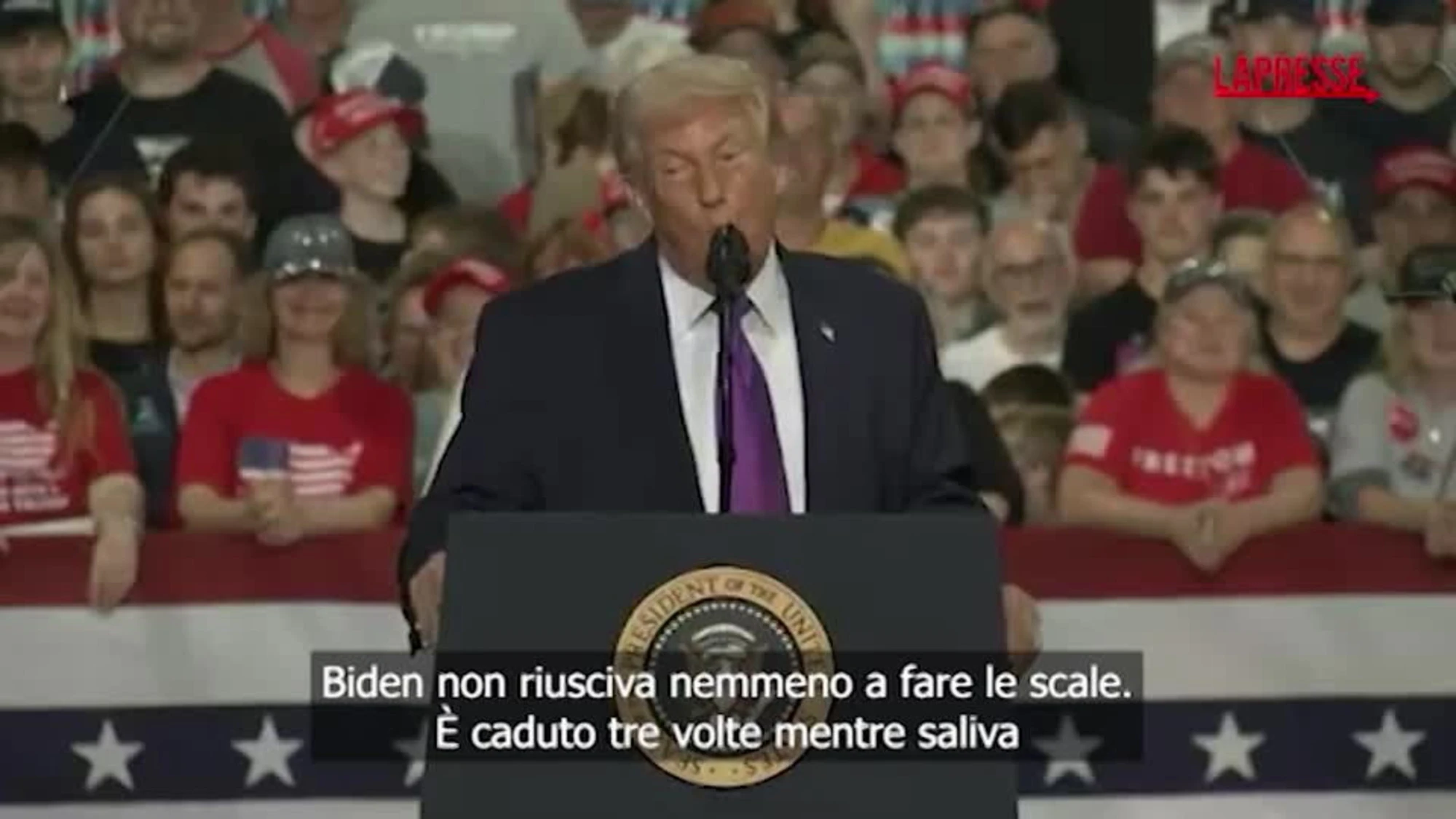 Trump, il comizio in Ohio: la battuta su Biden e il malore di una donna nel pubblico