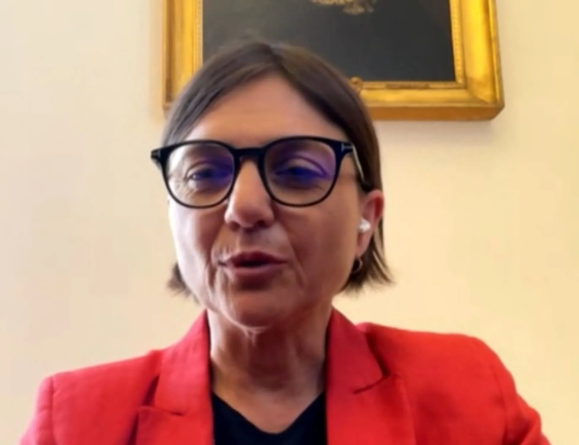 Leggi l'articolo: "Prima di attaccare Meloni, studi": Procaccini gela la Serracchiani, lei è in imbarazzo