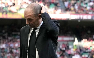 Milan, l'Udinese lo umilia in casa con un tris: fischi assordanti dopo il 3 a 0