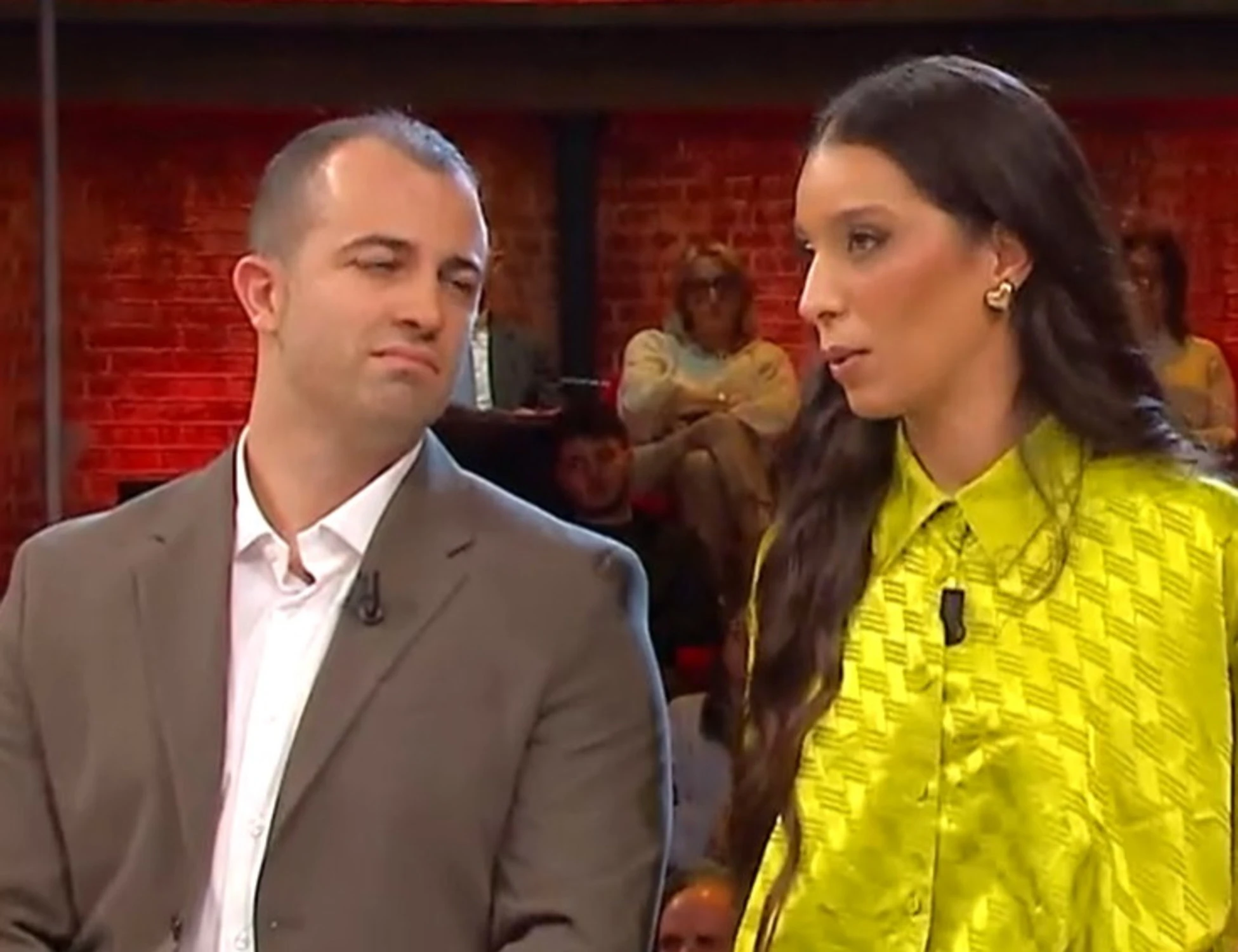 Affari tuoi, Giulia e il fidanzato (muto): "Due allocchi"