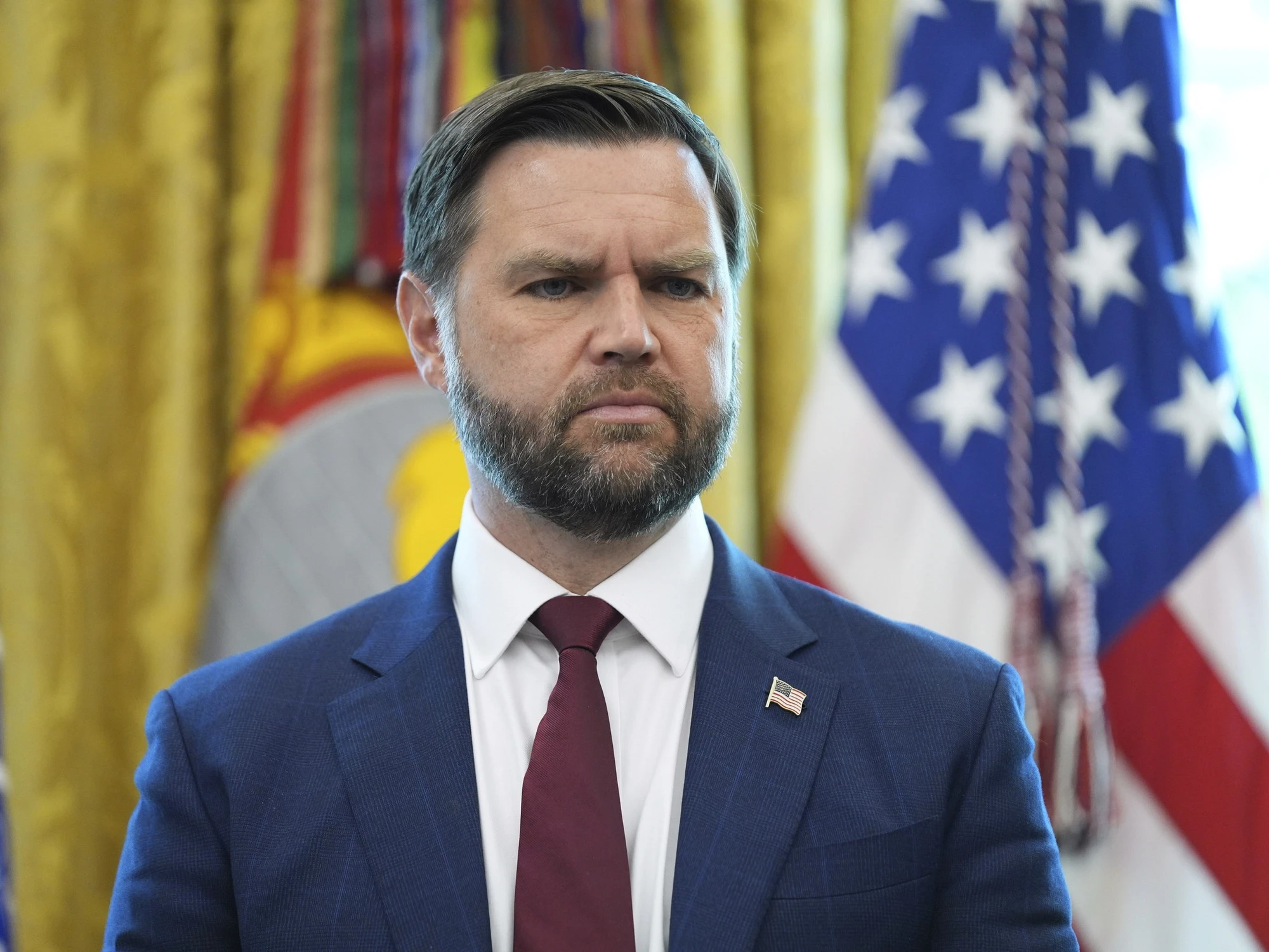 Morte Charlie Kirk, la pazzesca decisione di J.D. Vance: la sinistra impazzisce