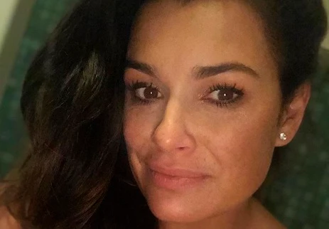 Alena Seredova senza veli prima di entrare nella vasca? Scatta il massacro per Gigi Buffon