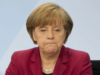 E la Merkel ci prende pure in giro:"Italiani allarmisti sullo spread"