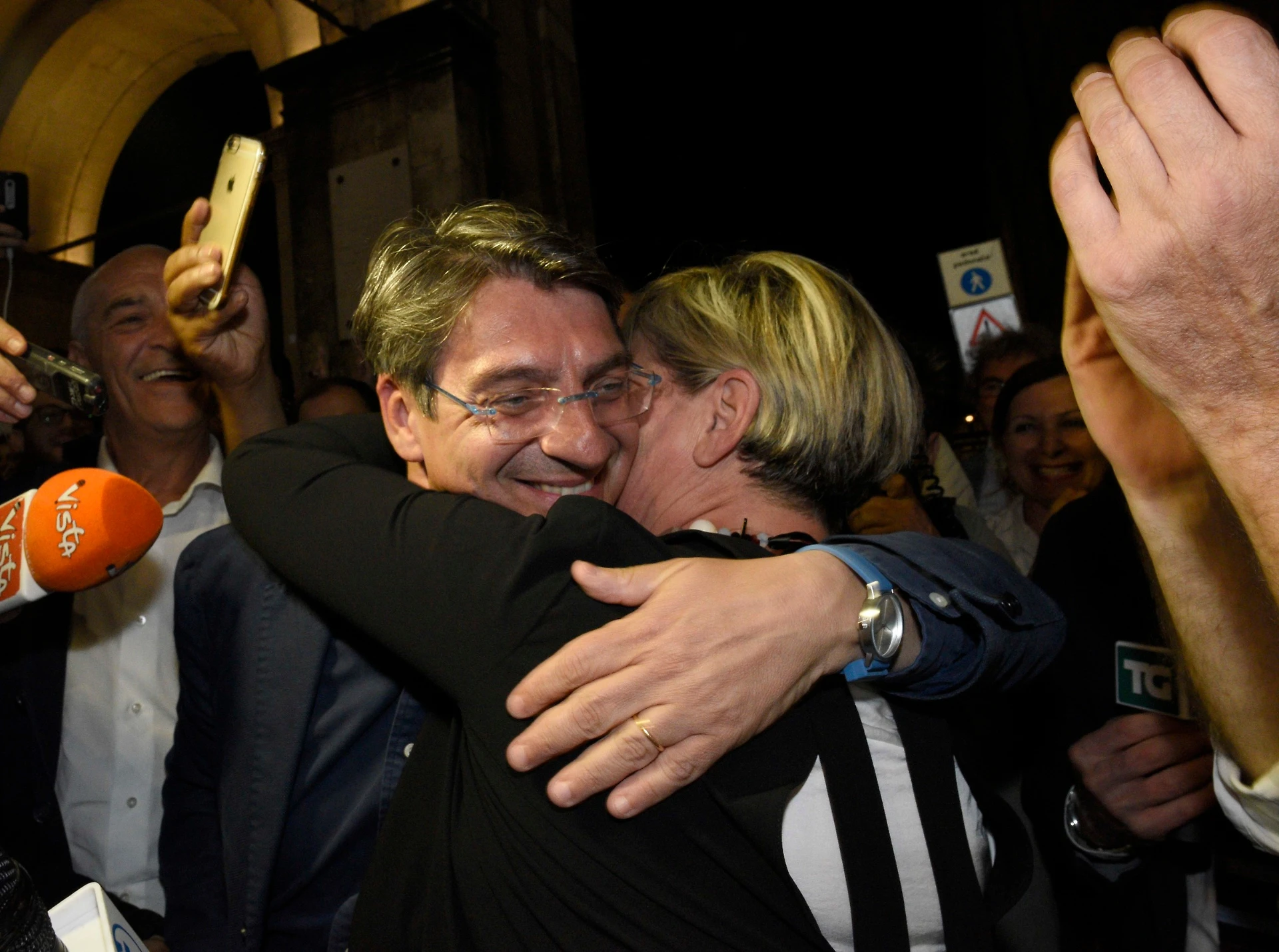 Amministrative, il tracollo del Pd: vince solo a Brescia, travolto a Terni e a rischio a Siena