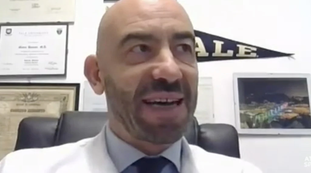 Matteo Bassetti contro Roberto Speranza: "Si passeggia invece di correre, come si fa a decidere così?"