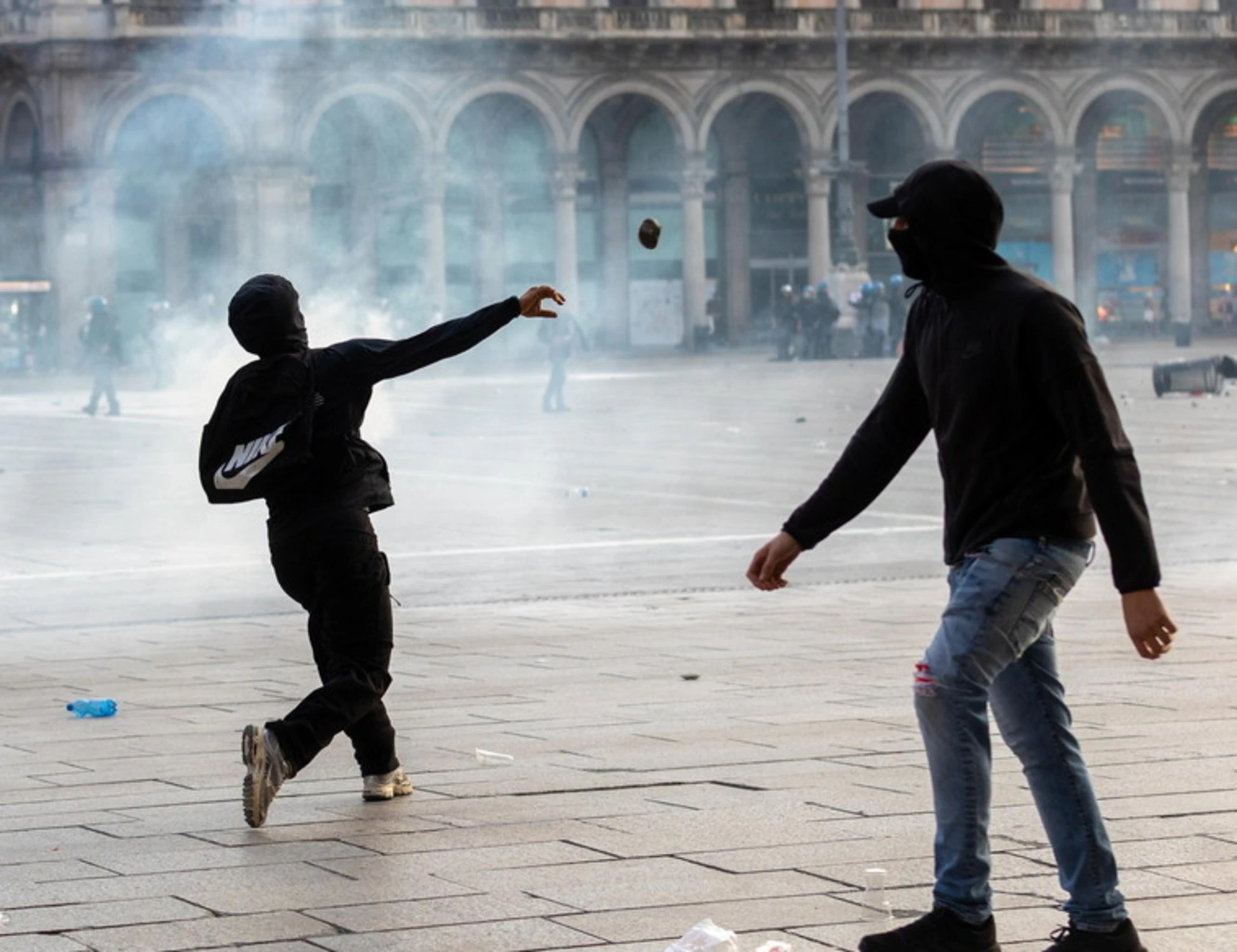 Cosa rischiano i vandali di Milano: le pene pesantissime
