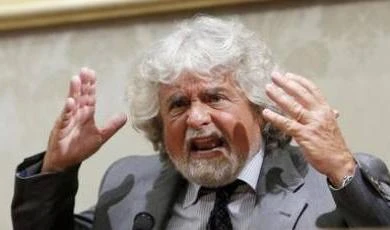Grillo va all&apos;attaccodi prosciutto e parmigiano&quot;Mangeremo diossina&quot;
