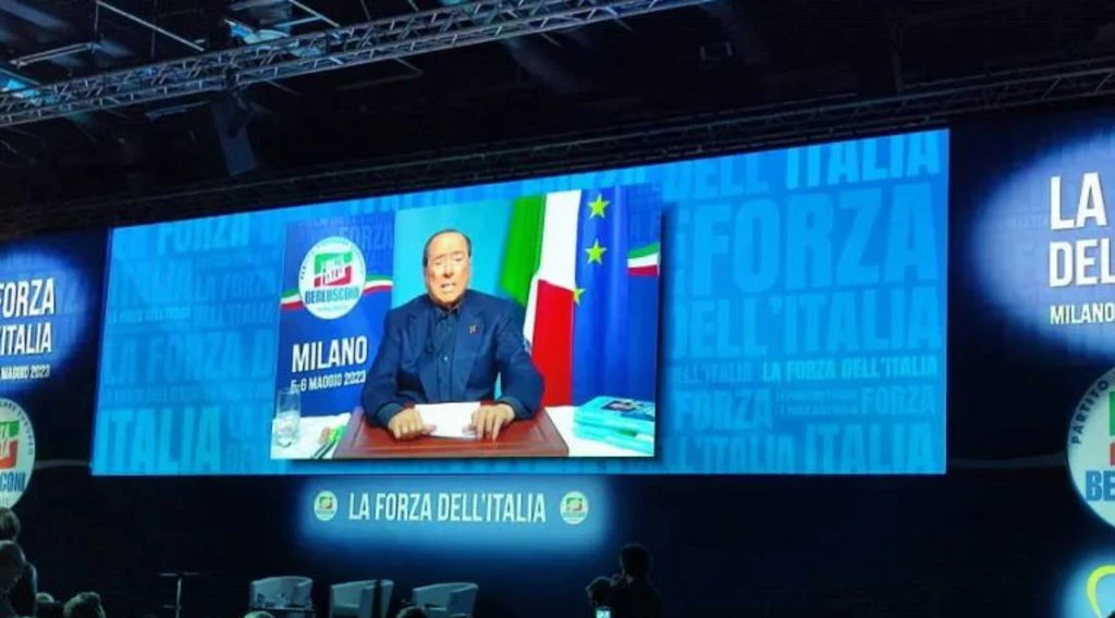 Silvio Berlusconi, il video alla convention di FI: "Eccomi qui per voi"