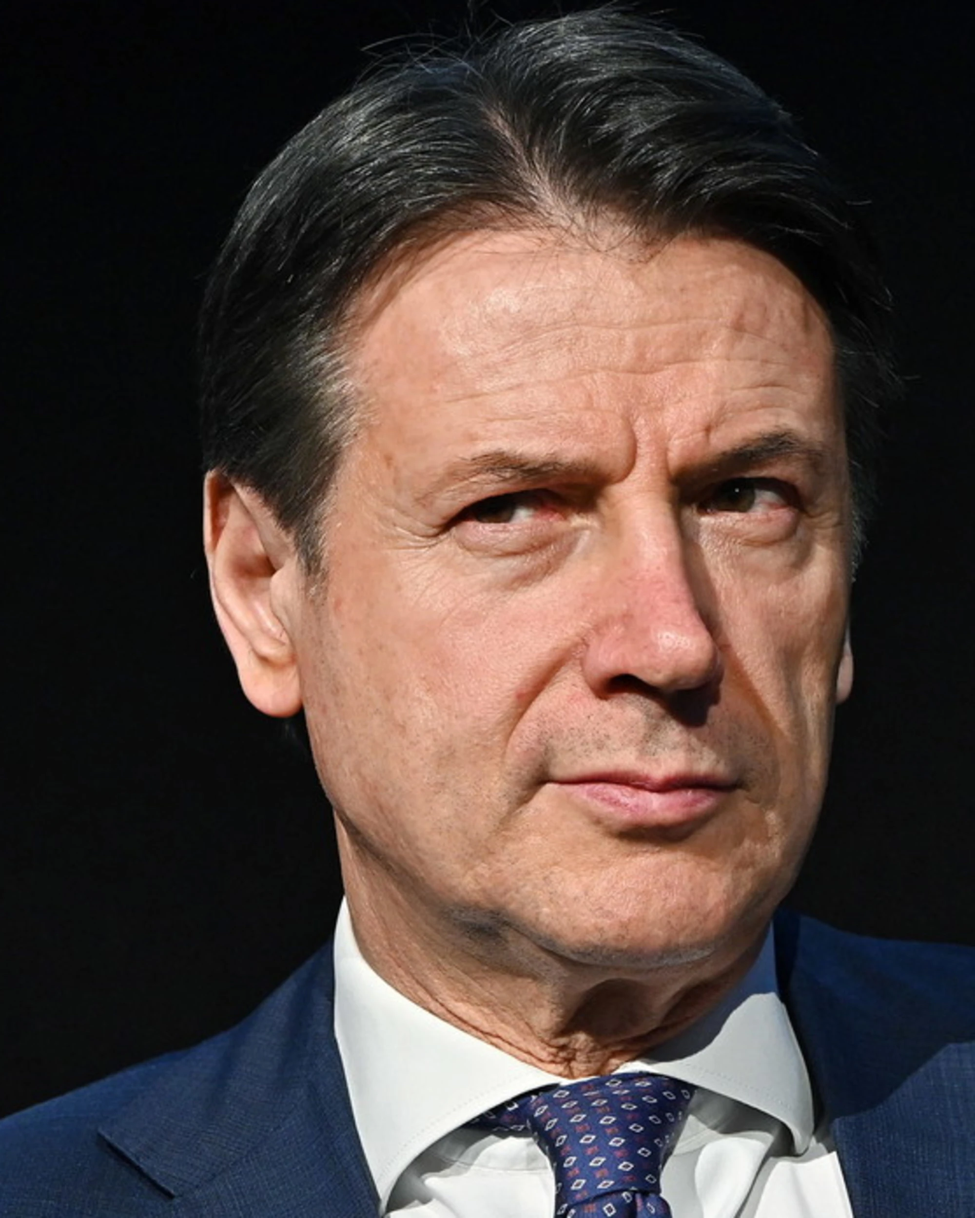 Fdi umilia Giuseppe Conte: "Prenditi una vacanza per riflettere sul tuo mandato"