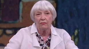 Ginevra Bompiani? Tavole di legno marcio e insulti: col vicino finisce in disgrazia