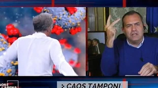 Massimo Giletti a Non è l'Arena, volta le spalle a De Magistris: "Rimango basito, siamo a novembre!"