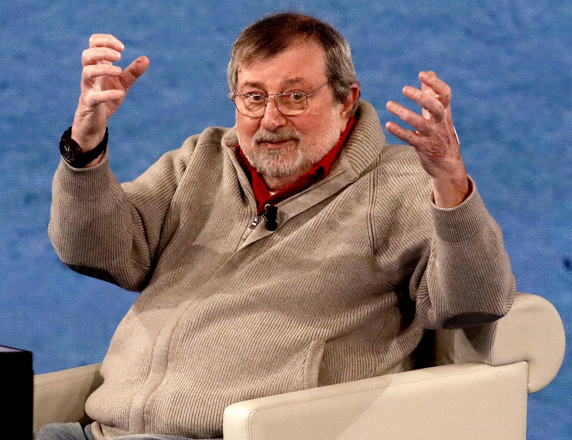 Guccini guarda il Gf: la sinistra nel panico