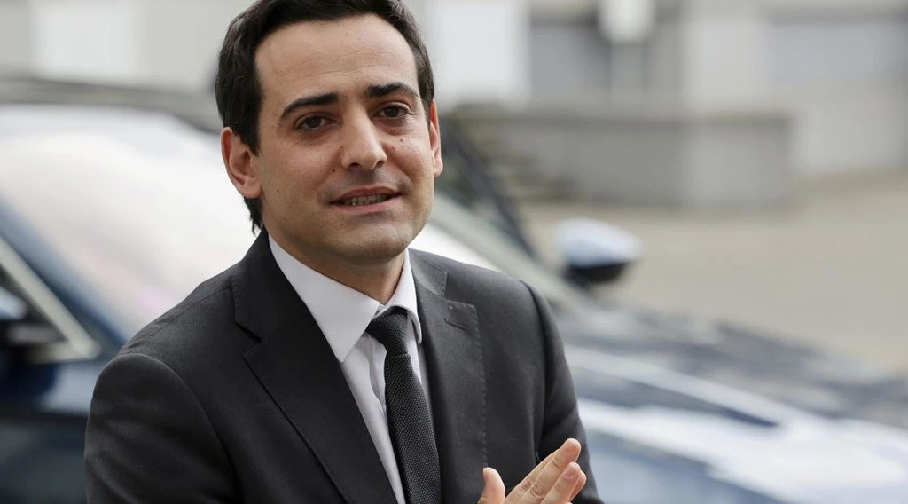 Giorgia Meloni, il fedelissimo di Macron la insulta: "Disumana e ingiusta"