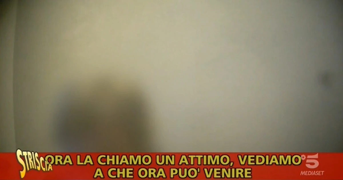 Striscia la Notizia, scandalo a luci rosse: "Giovane? Marocchina", l'hotel della prostituzione a Napoli
