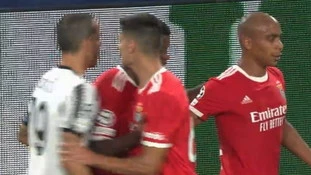 Champions, la Juve cade col Benfica: il gesto che scatena l'inferno