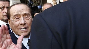 Silvio Berlusconi strizza l'occhio a Conte, retroscena sul tornaconto: sì alla collaborazione in cambio del taglio delle tasse