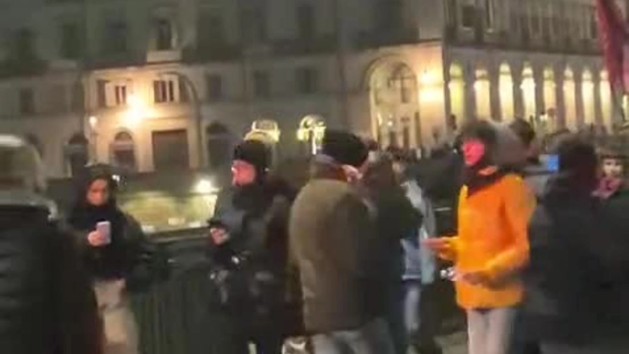 Torino, "sbirri di me**a, Aska libero": la scritta choc