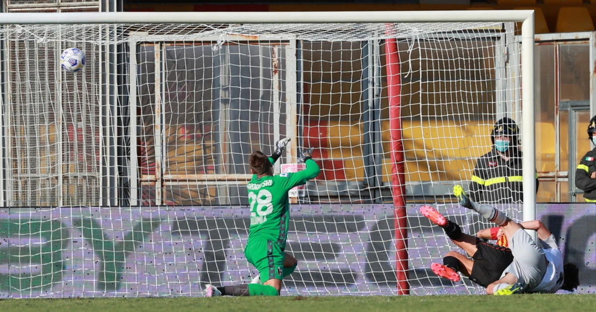 Serie A, prima vittoria del Parma contro il Verona grazie a Kurtic. Il Benevento batte il Bologna