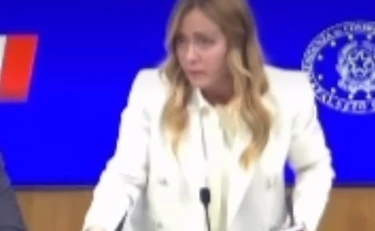 Giorgia Meloni, "lei crede nello Stato di diritto?": come ammutolisce la giornalista