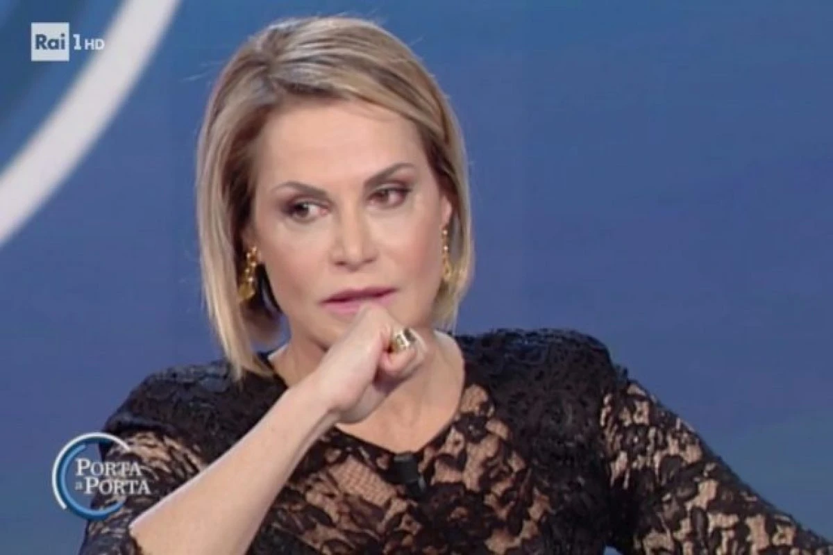 Porta a porta, Simona Ventura e il crollo psicologico davanti a Vespa: "Perché volevano uccidere mio figlio"