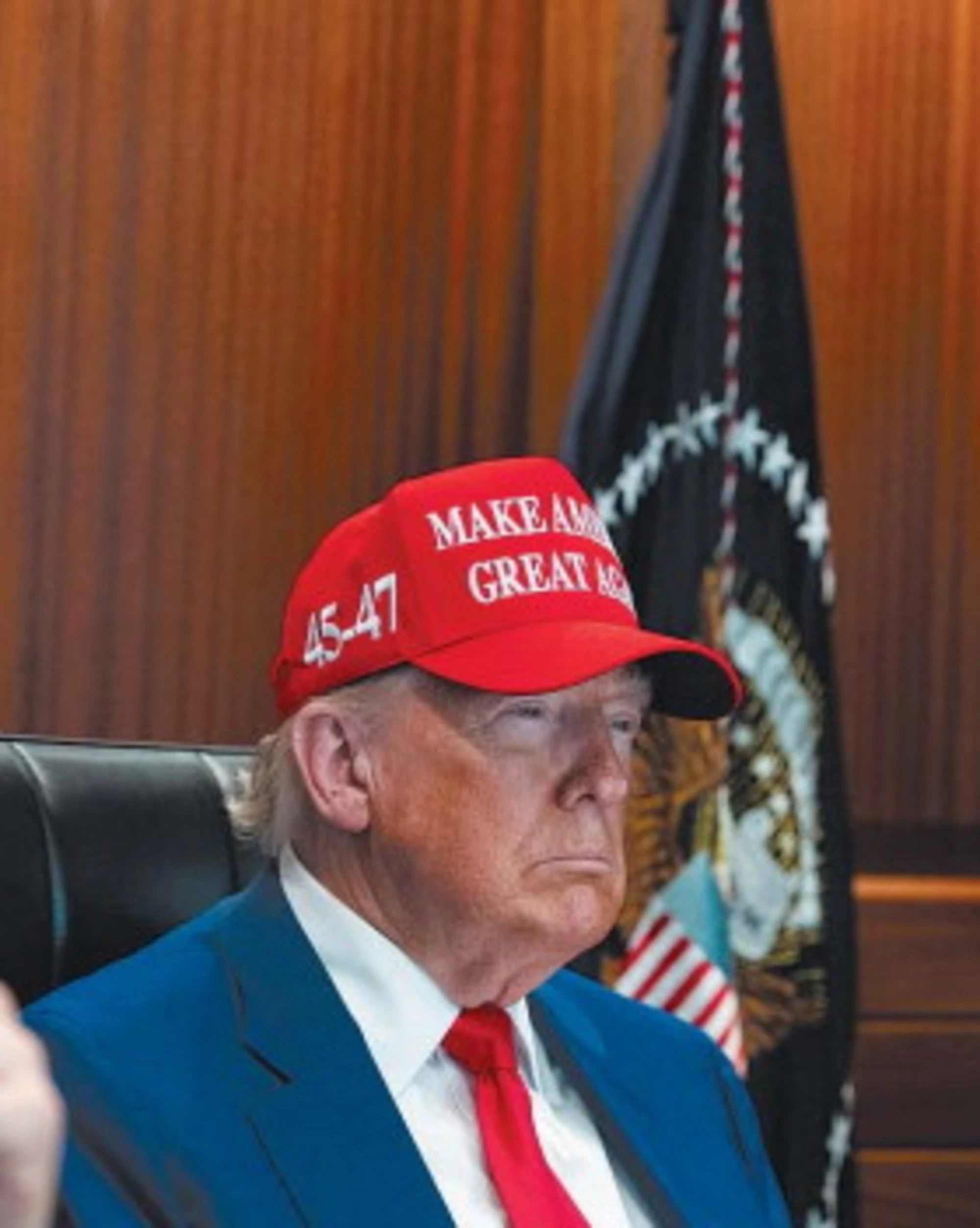 Sguardi, corna, cappelli: la storia del mondo passa dalle immagini della situation room