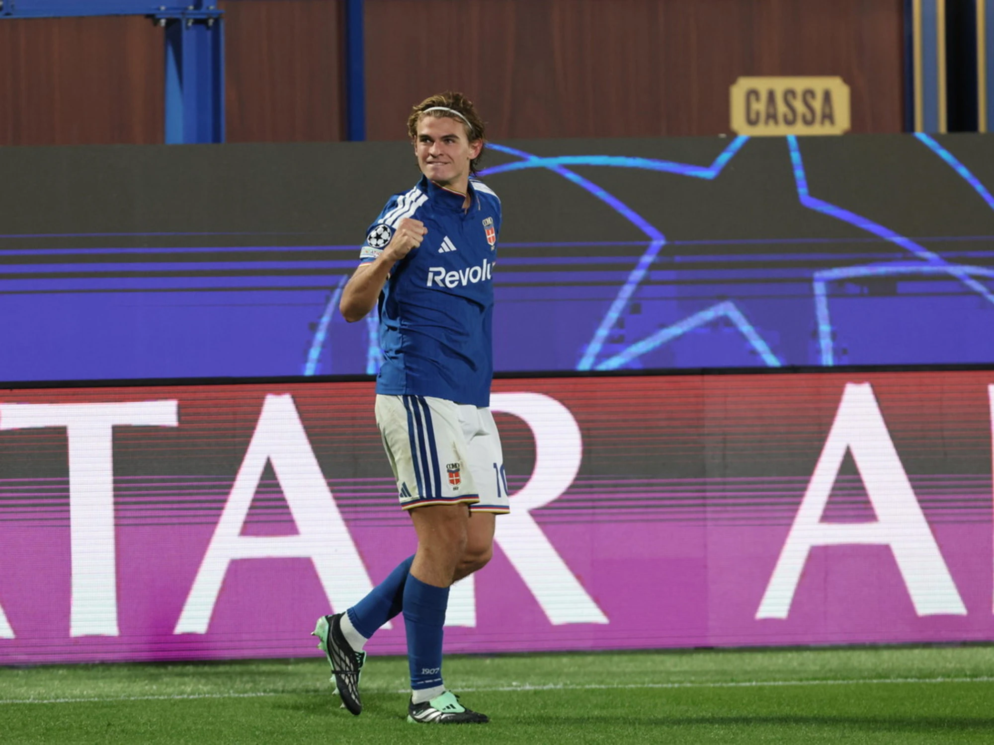 Champions, Como da impazzire: ne fa 4 allo United